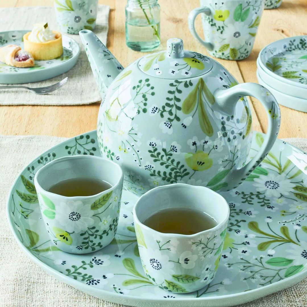 TheFlowerPowerTeapotaddsacheerfulfloralflairtoyourtearitual.Itsvibrantdesignandclassicshapemakeitperfectforservingteawithstyleandatouchofwhimsy.copy