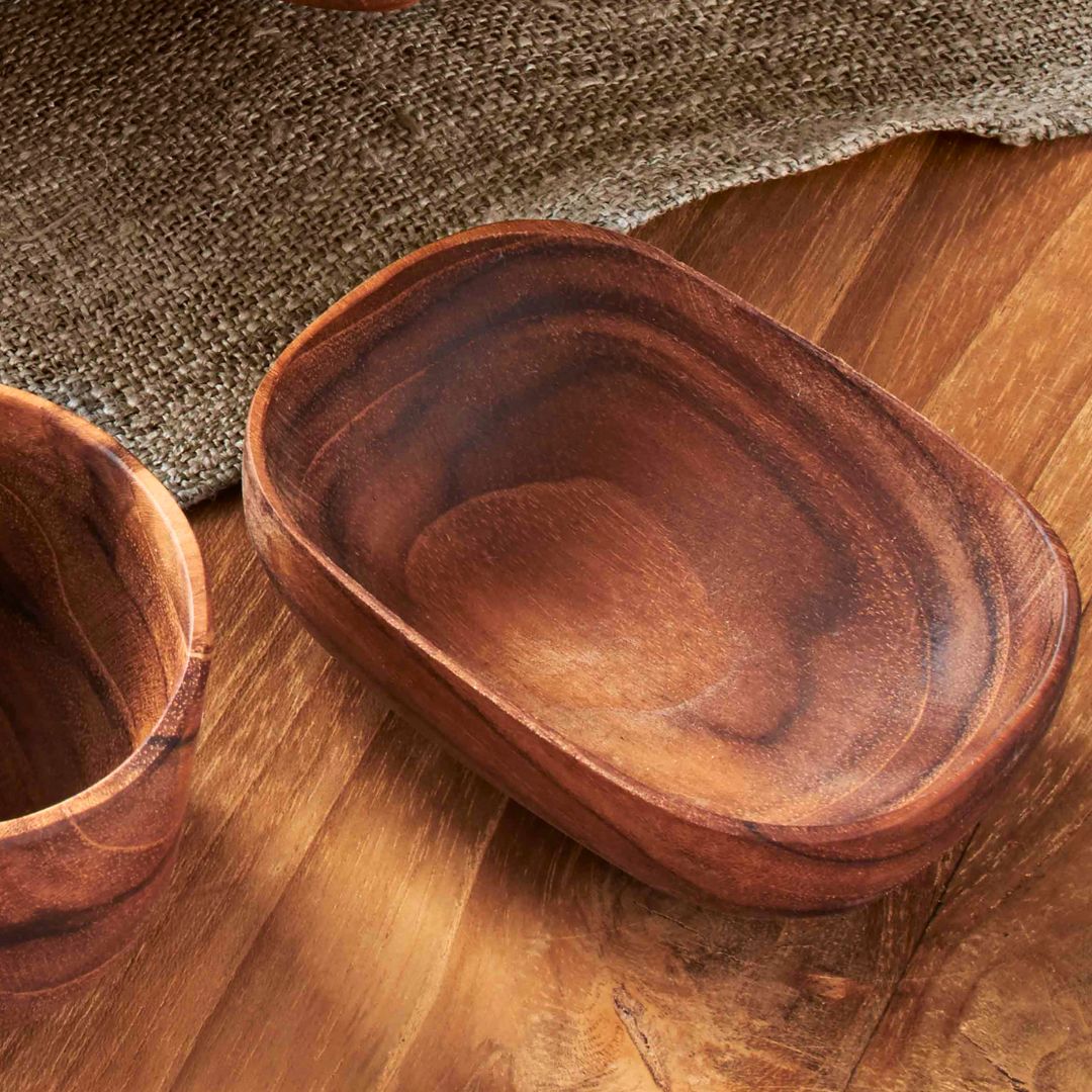 RectangularChikubowlwithasleek_moderndesign_idealforservingappetizers_sides_ordesserts_enhancingtheeleganceofanytablesetting.copy