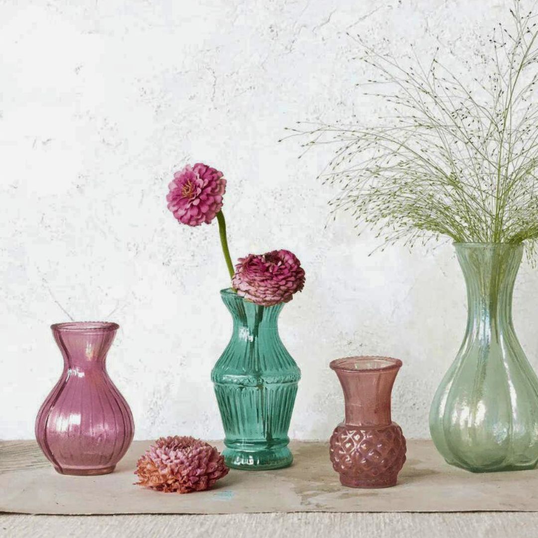 Setof4smalldebossedglassvasesinmultiplecolors_perfectforaddingaplayfulanddecorativeaccenttoanyroomorfordisplayingsmallflowers.copy