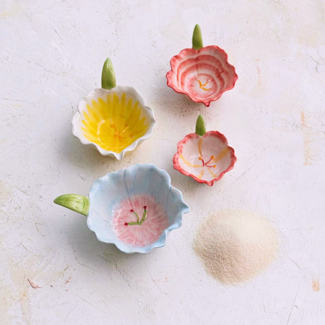 Setofflower-shapedprepbowls_idealformeasuring_mixing_orserving_addingawhimsicalandfloraltouchtokitchentasks.