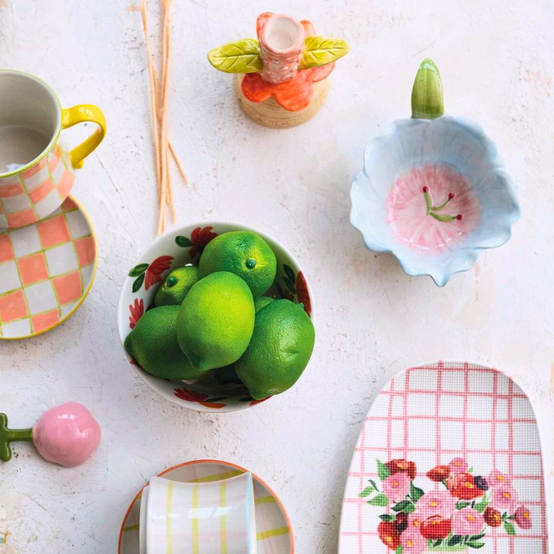 Setofflower-shapedprepbowls_idealformeasuring_mixing_orserving_addingawhimsicalandfloraltouchtokitchentasks.