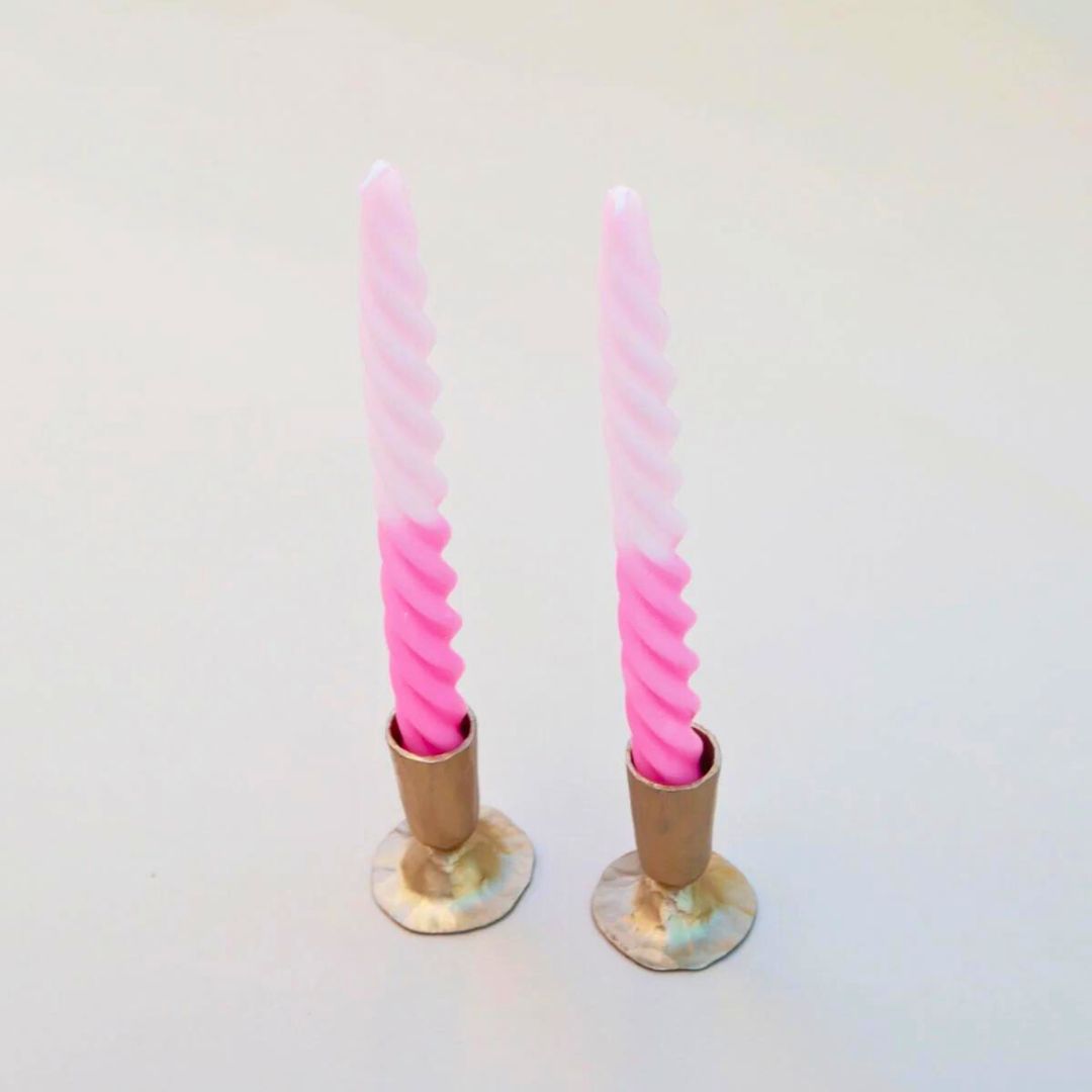 setofpinkombretwistedtapercandles_perfectforaddingaplayfulyeteleganttouchtodiningtables_centerpieces_orhomedecor.copy